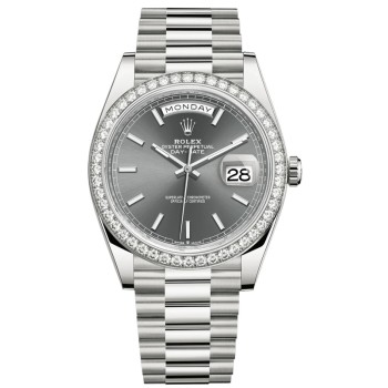 Cópia Rolex Day-Date 40 relógio masculino em ouro branco 18K com mostrador em ardósia e moldura de diamante M228349RBR-0041